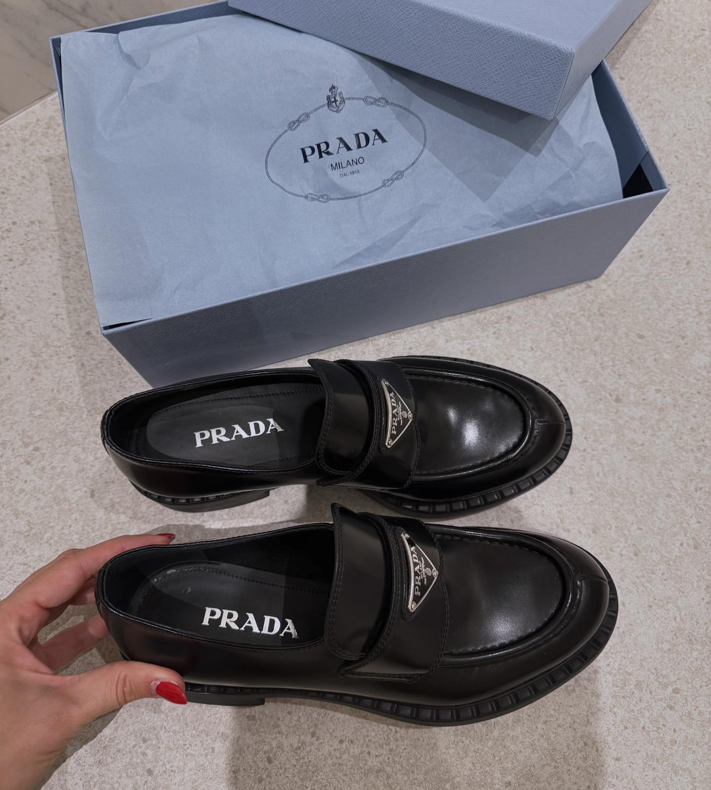 PRADA - Mokasine | Crne