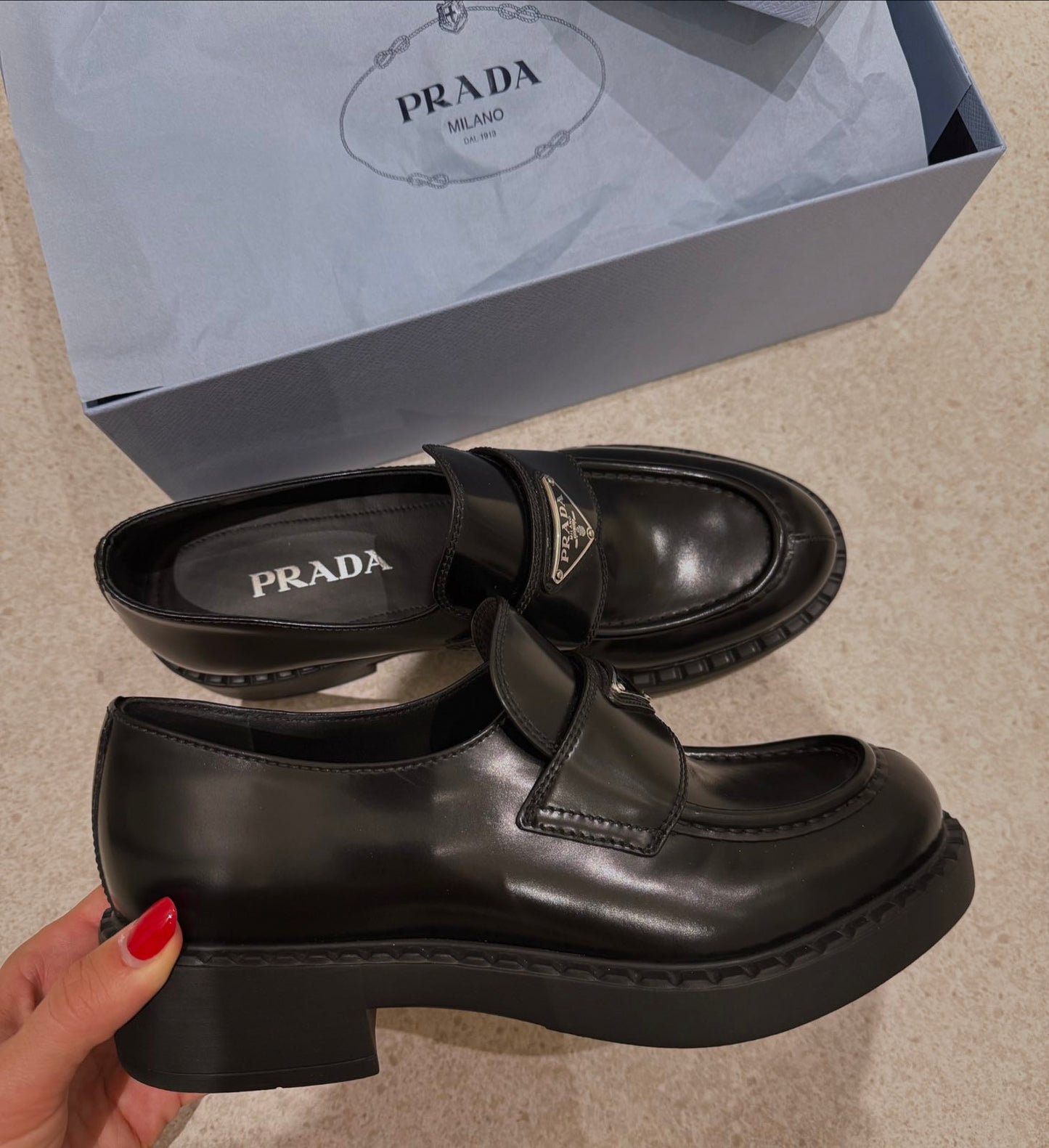 PRADA - Mokasine | Crne